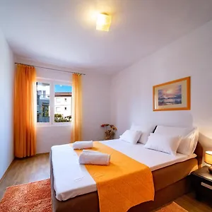 Apartment Lazaric, Lopar