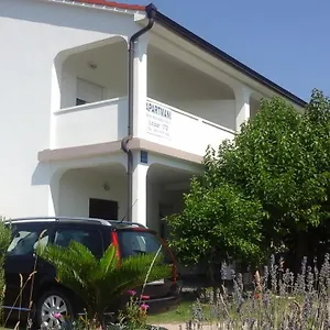 Apartment S&m, Lopar