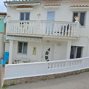 Apartman Ana-lora, Lopar