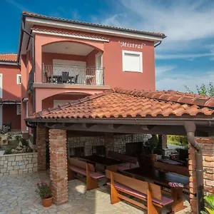 Apartment Mistral, Lopar